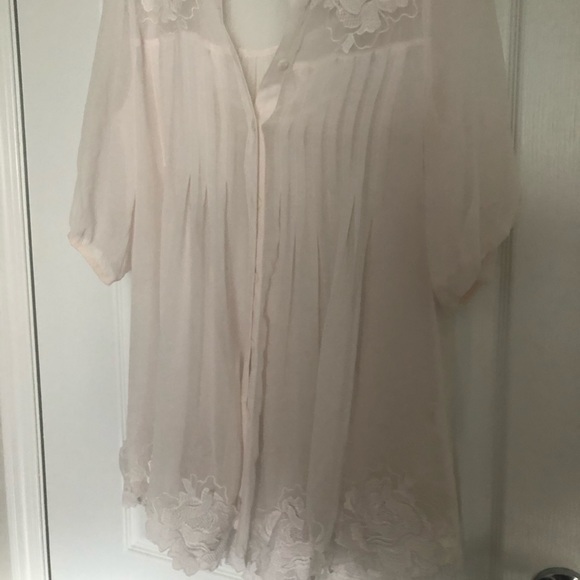 Beautiful white blouse - Picture 4 of 4